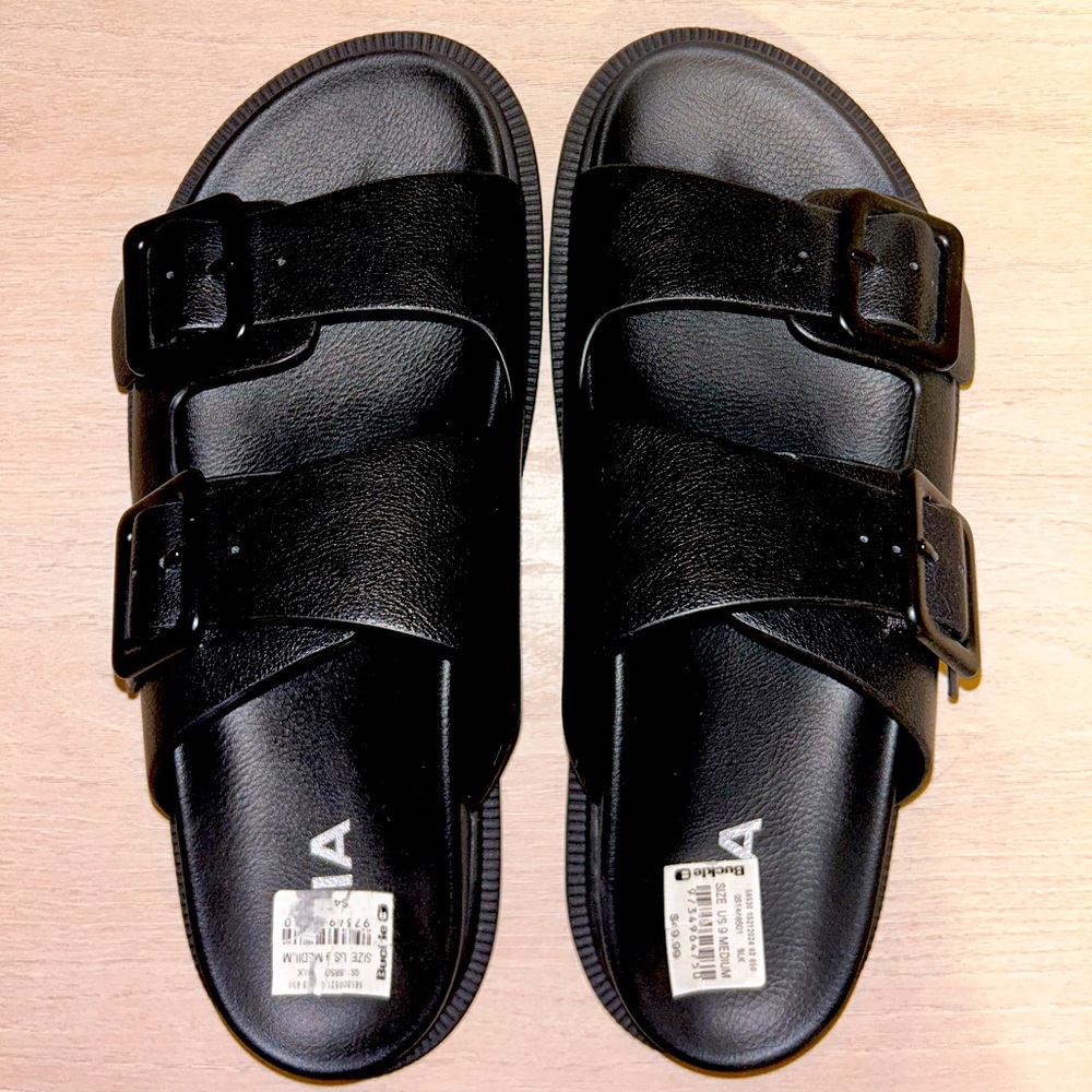 Buckle sandals